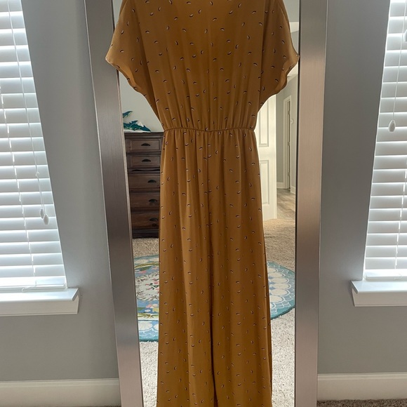Mustard maxi with white/navy pattern. - Picture 2 of 4